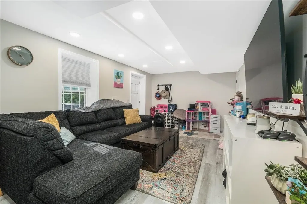 22 Treetop Lane Manchester NH 03102