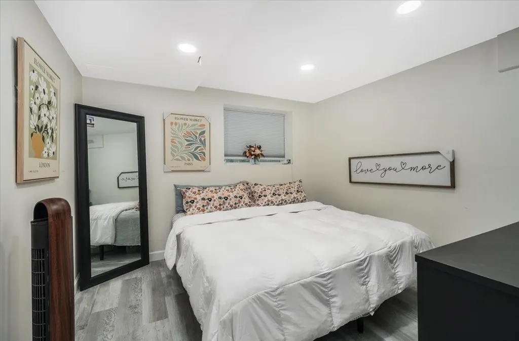 22 Treetop Lane Manchester NH 03102