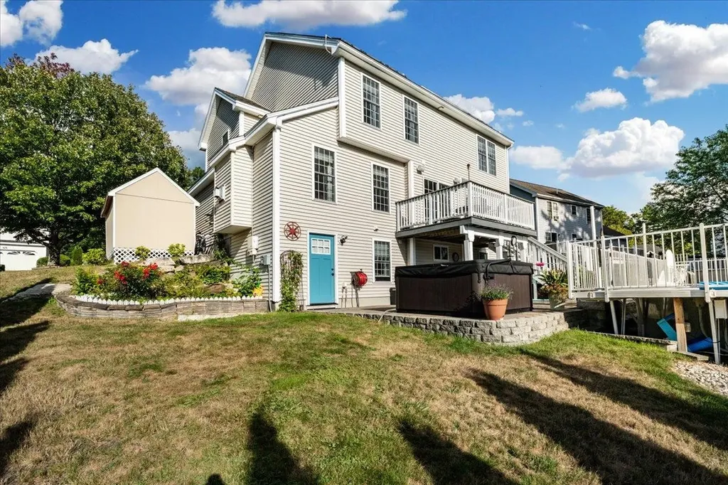 22 Treetop Lane Manchester NH 03102