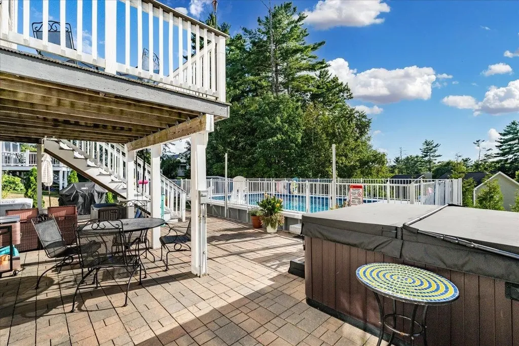 22 Treetop Lane Manchester NH 03102