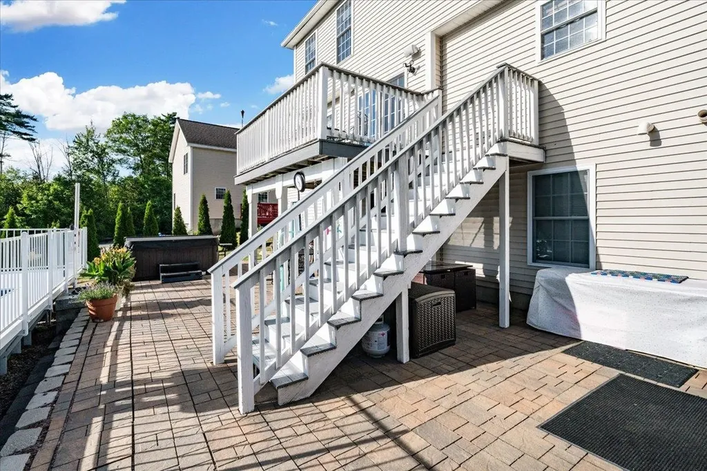 22 Treetop Lane Manchester NH 03102