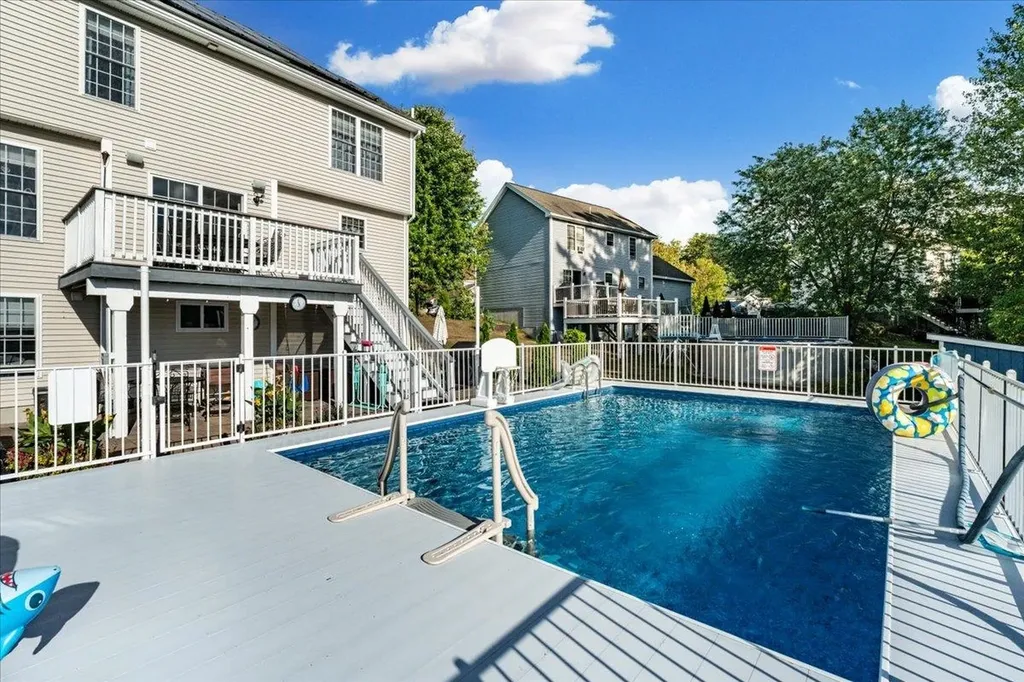 22 Treetop Lane Manchester NH 03102