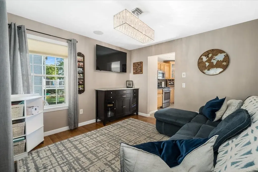 22 Treetop Lane Manchester NH 03102