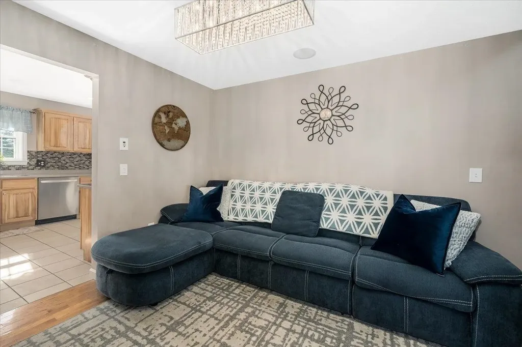 22 Treetop Lane Manchester NH 03102