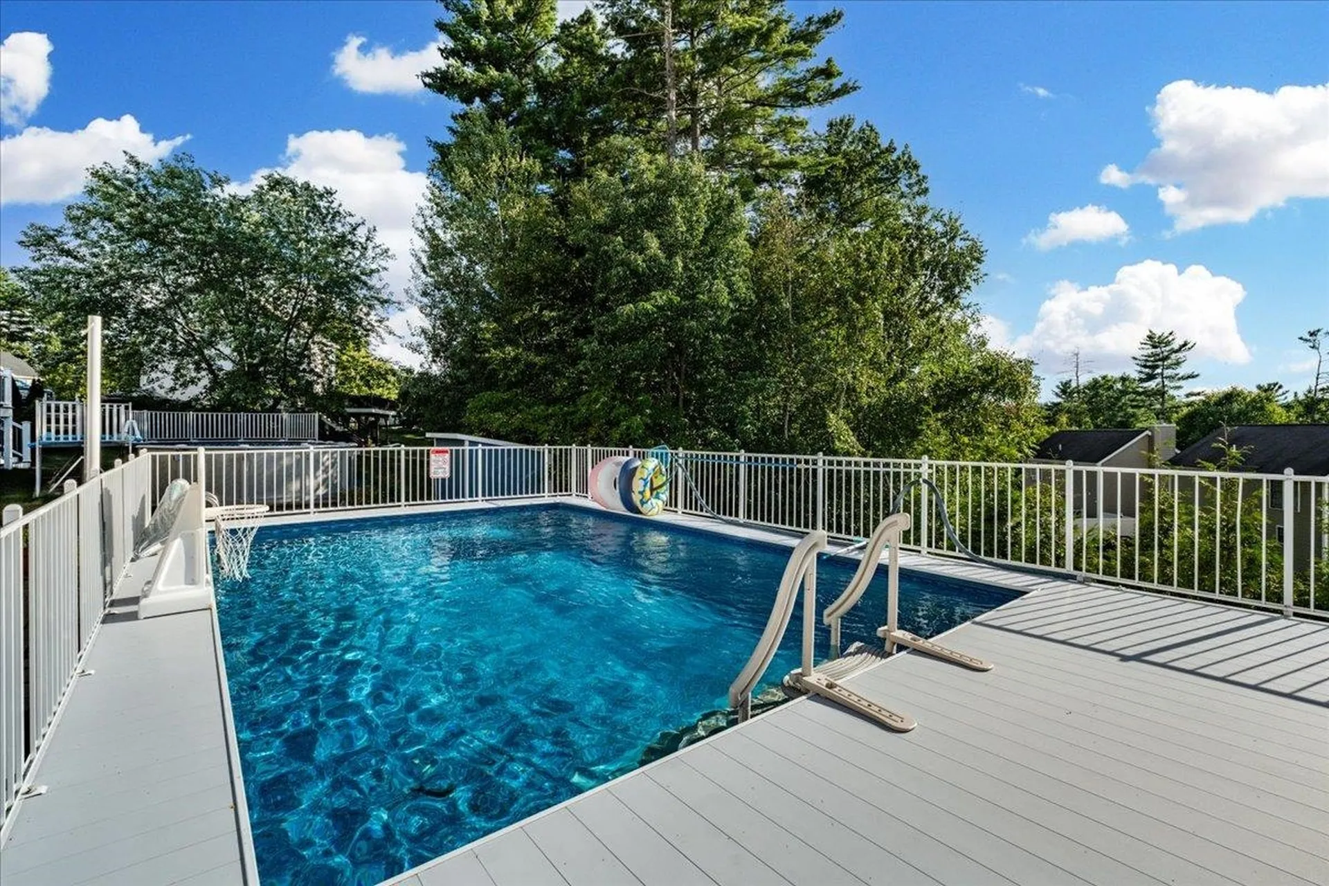 22 Treetop Lane Manchester NH 03102