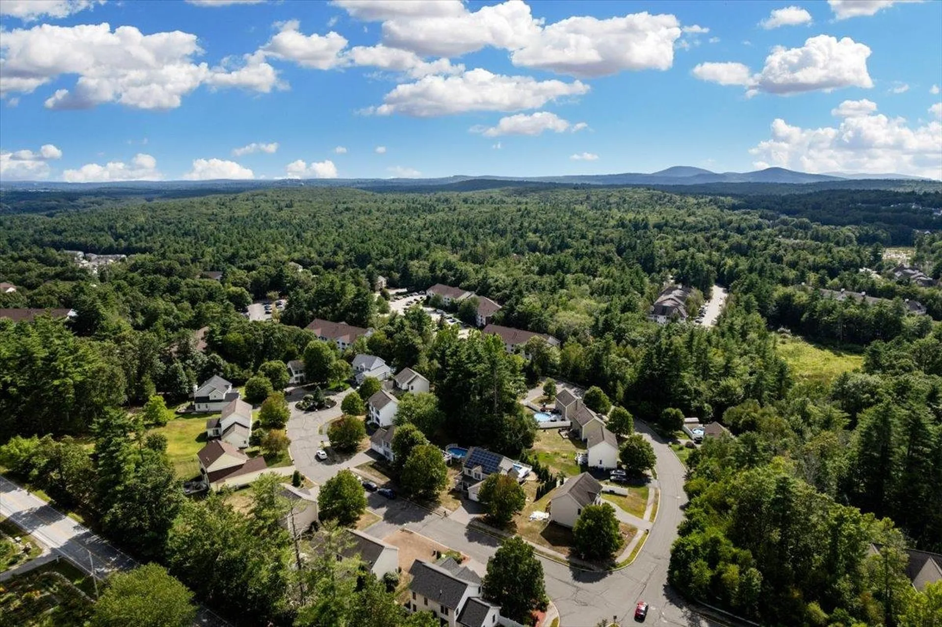 22 Treetop Lane Manchester NH 03102