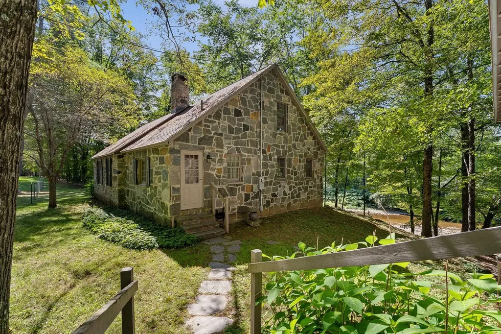 1937 Green Mountain Turnpike Chester VT 05143