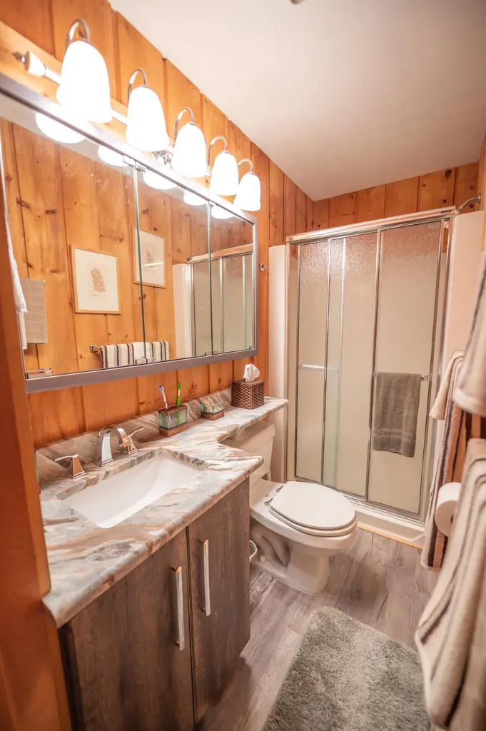 2d Polar Bear North Dover VT 05356