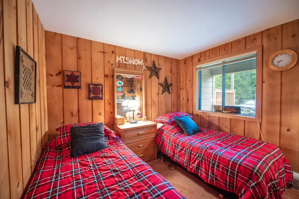 2d Polar Bear North Dover VT 05356