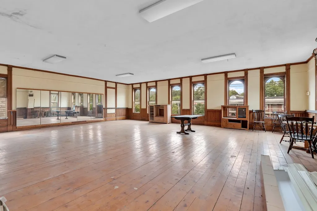 158 Main Street Ludlow VT 05149