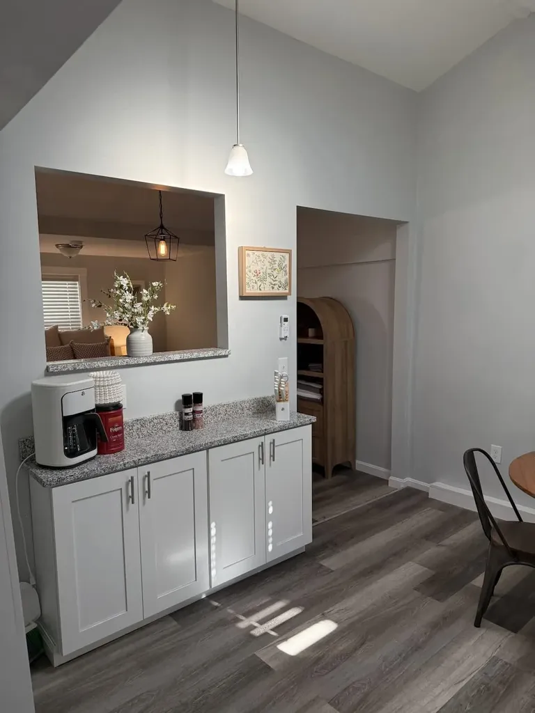 19 Auburn Avenue Hampton NH 03842