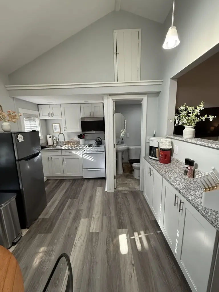 19 Auburn Avenue Hampton NH 03842