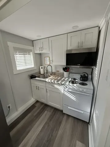 19 Auburn Avenue Hampton NH 03842