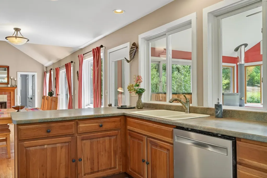 196 Old Sawmill Road Londonderry VT 05148