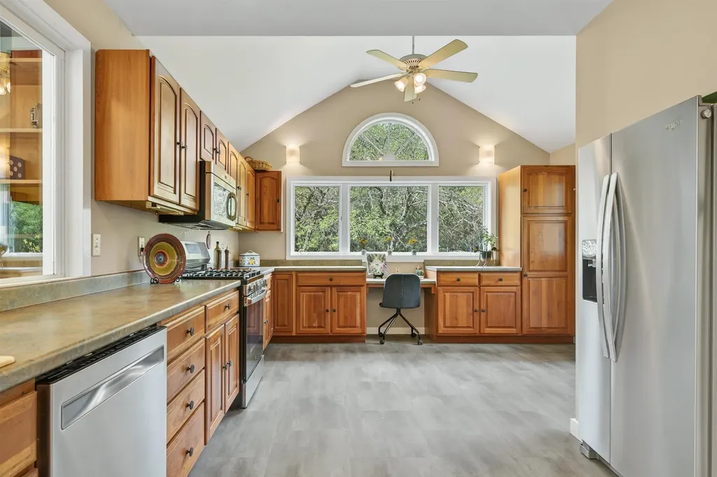 196 Old Sawmill Road Londonderry VT 05148