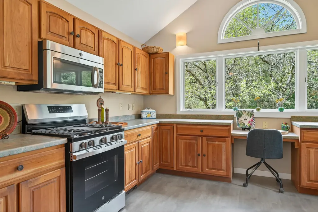 196 Old Sawmill Road Londonderry VT 05148