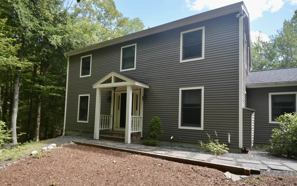 13 Forest Road Grantham NH 03753