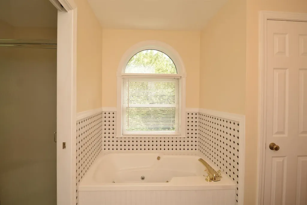 13 Forest Road Grantham NH 03753