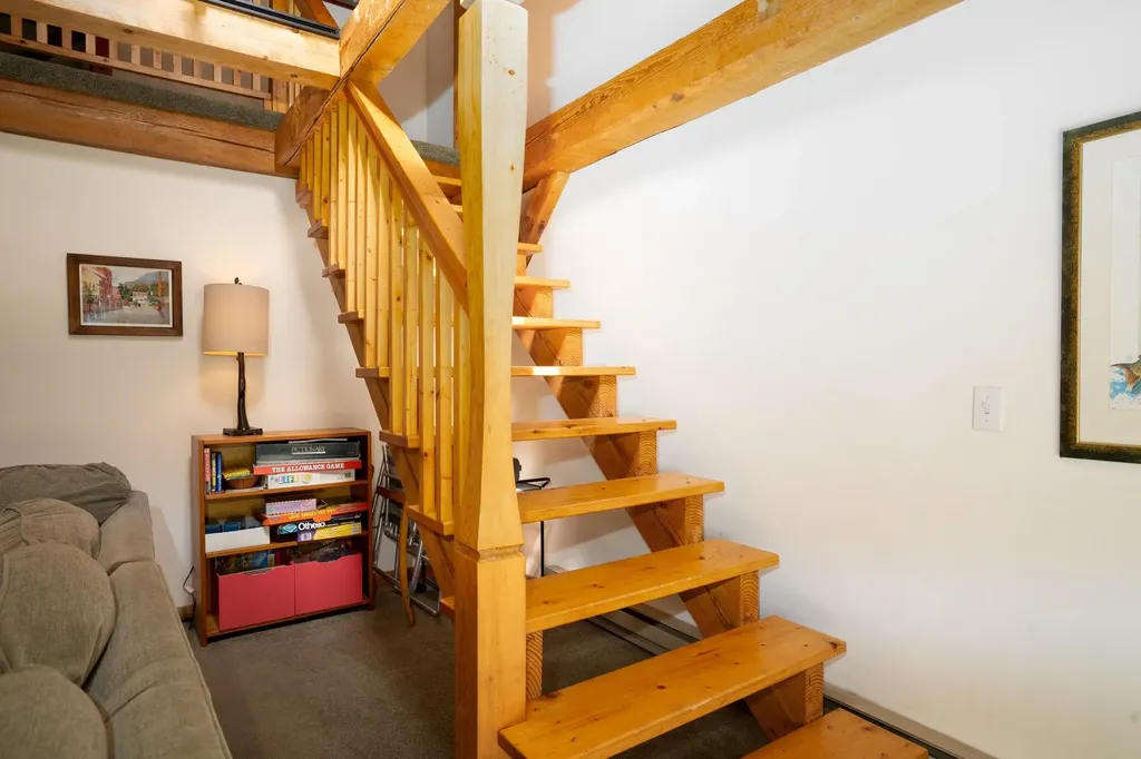 275 Sherwood Forest Londonderry VT 05148