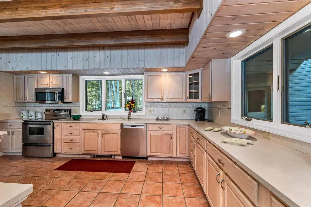 2 Harris Road Meredith NH 03253