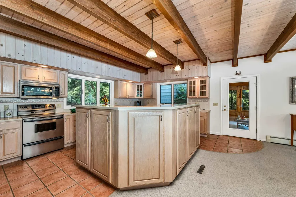 2 Harris Road Meredith NH 03253