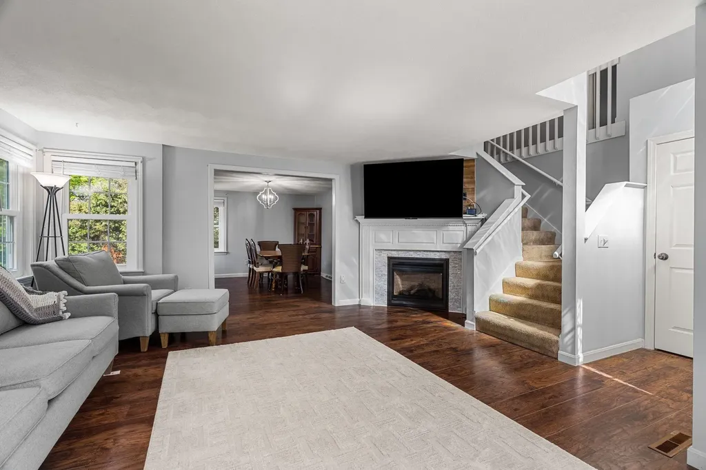 327 Fox Run Road Hudson NH 03051