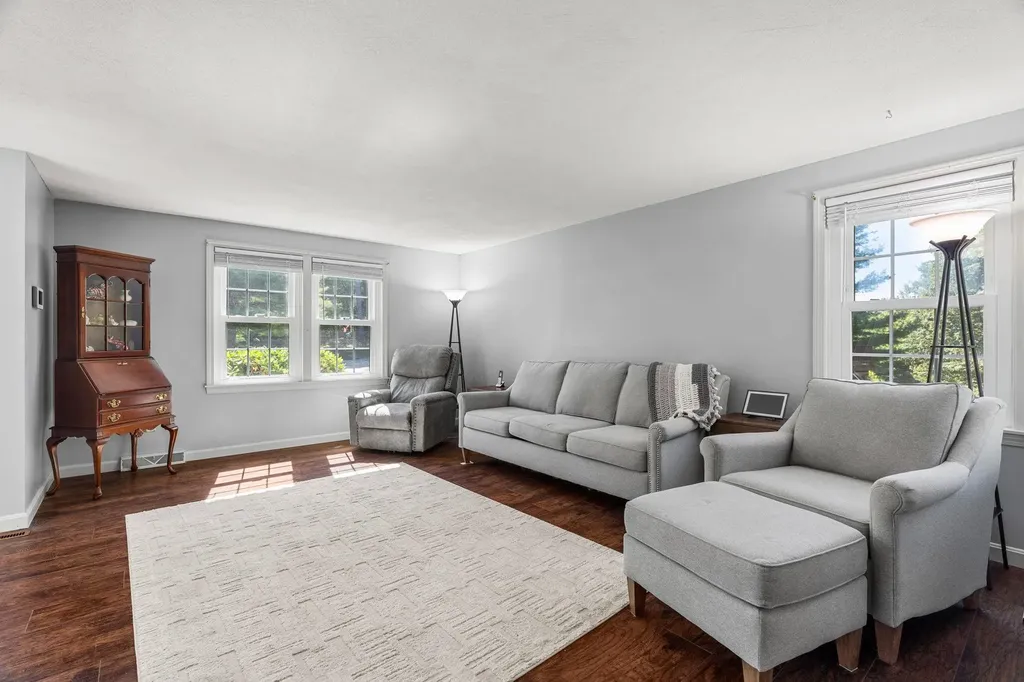 327 Fox Run Road Hudson NH 03051