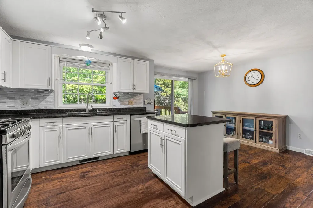 327 Fox Run Road Hudson NH 03051