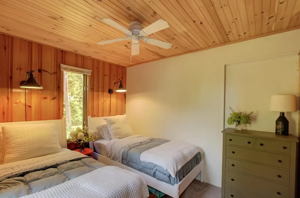 17 Mountain View Lane North Hero VT 05474