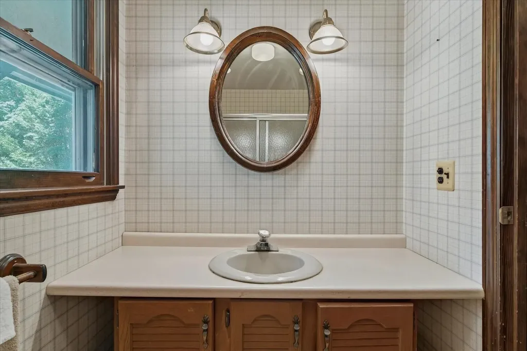 247 Meadowcrest Drive Clarendon VT 05759