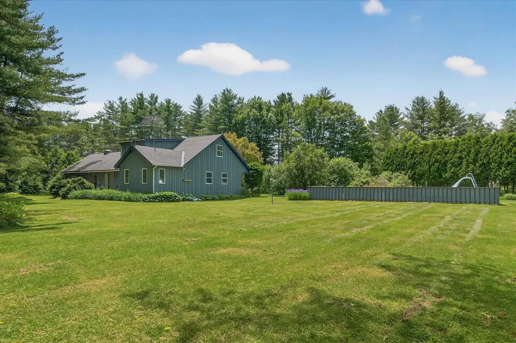 247 Meadowcrest Drive Clarendon VT 05759