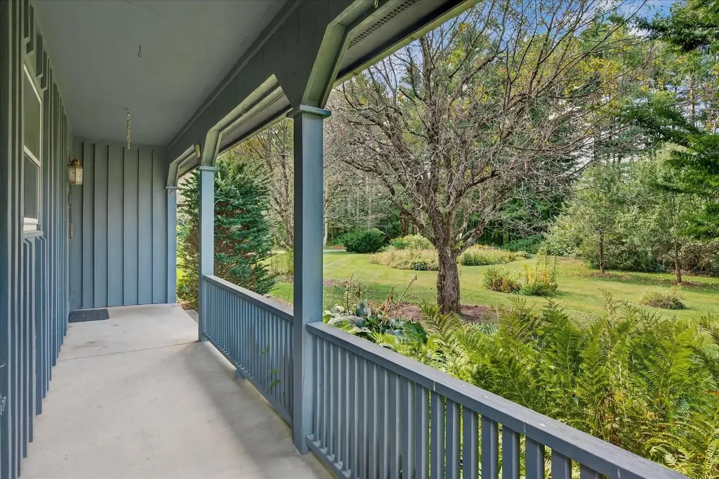 247 Meadowcrest Drive Clarendon VT 05759