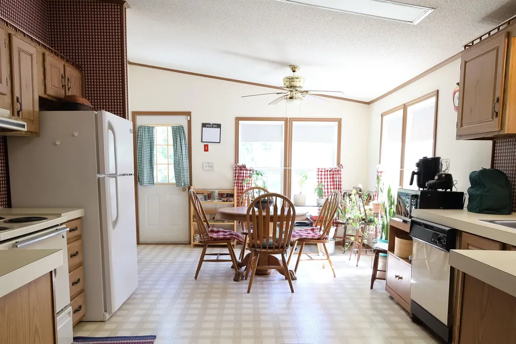 149 Willow Circle Hartford VT 05001