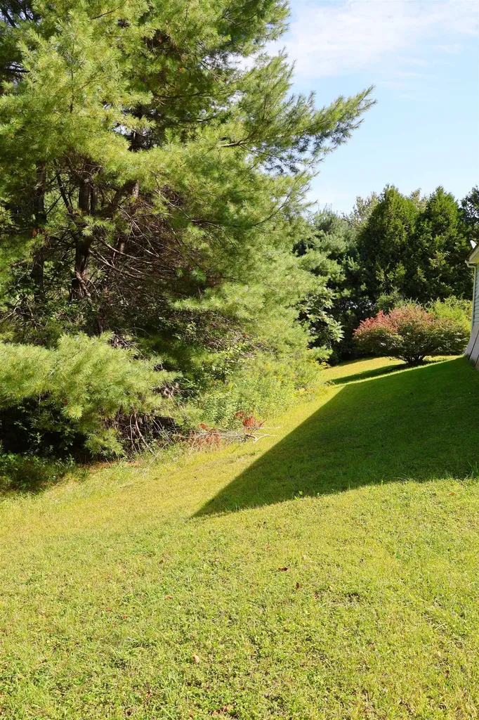 149 Willow Circle Hartford VT 05001