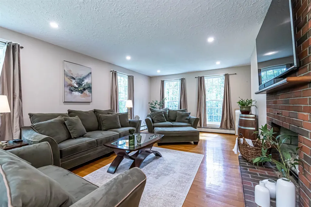 70 Governor Dinsmore Road Windham NH 03087