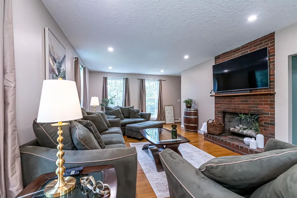 70 Governor Dinsmore Road Windham NH 03087