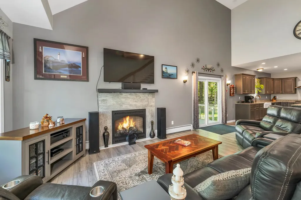 302 Flanders Road Henniker NH 03242