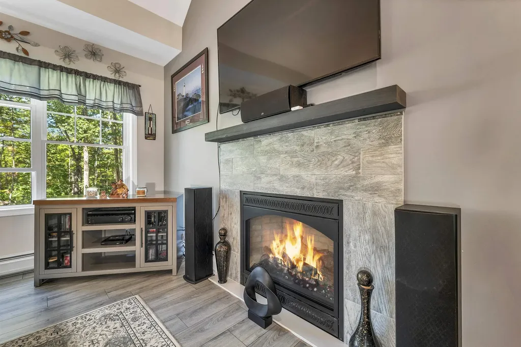 302 Flanders Road Henniker NH 03242