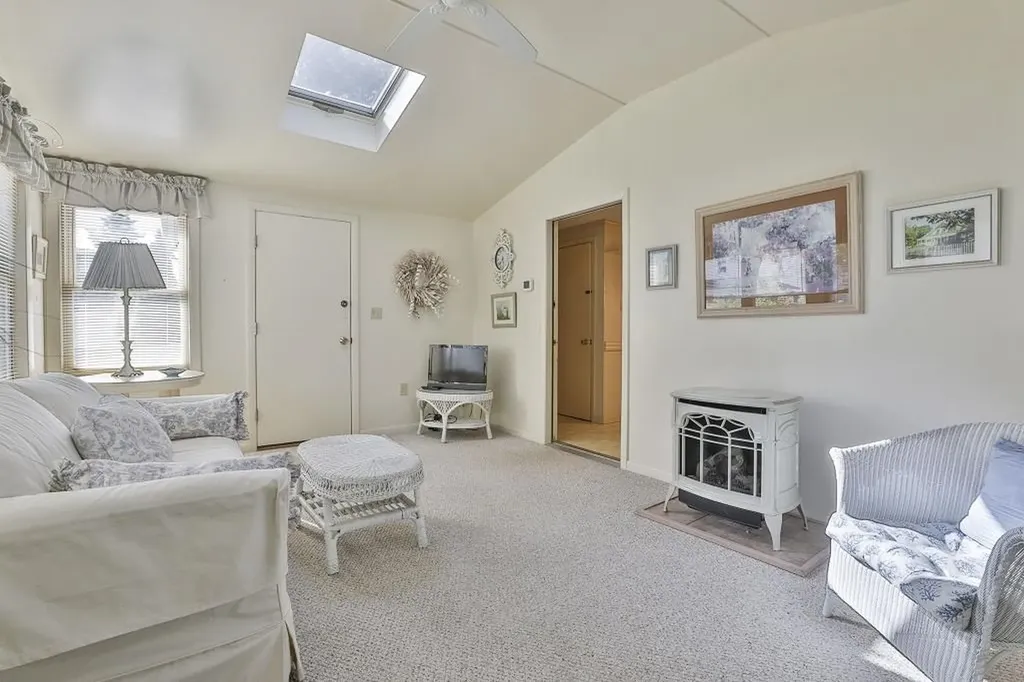 12 Harris Street Nashua NH 03060