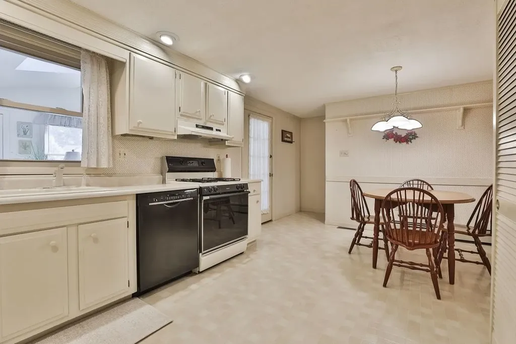 12 Harris Street Nashua NH 03060