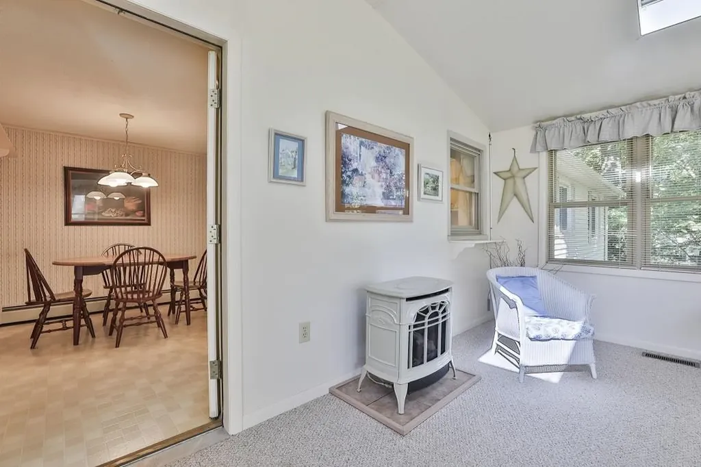 12 Harris Street Nashua NH 03060