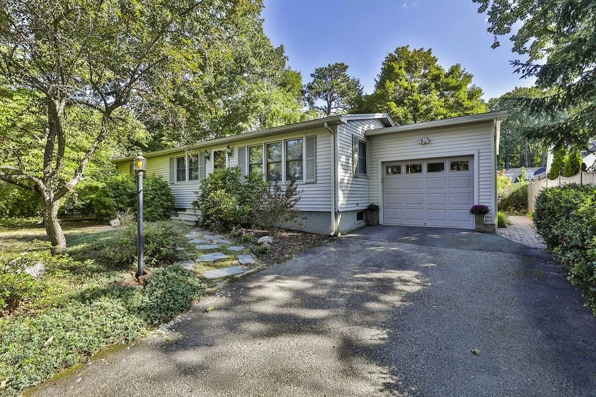 12 Harris Street Nashua NH 03060
