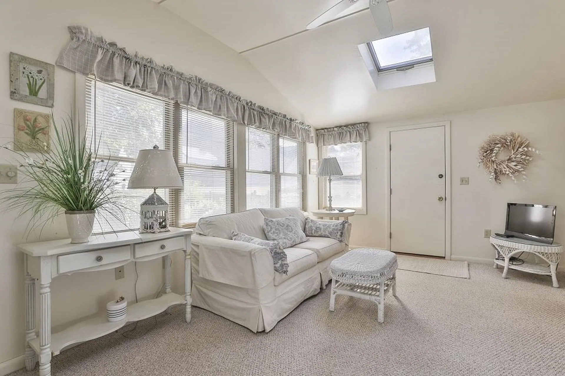 12 Harris Street Nashua NH 03060