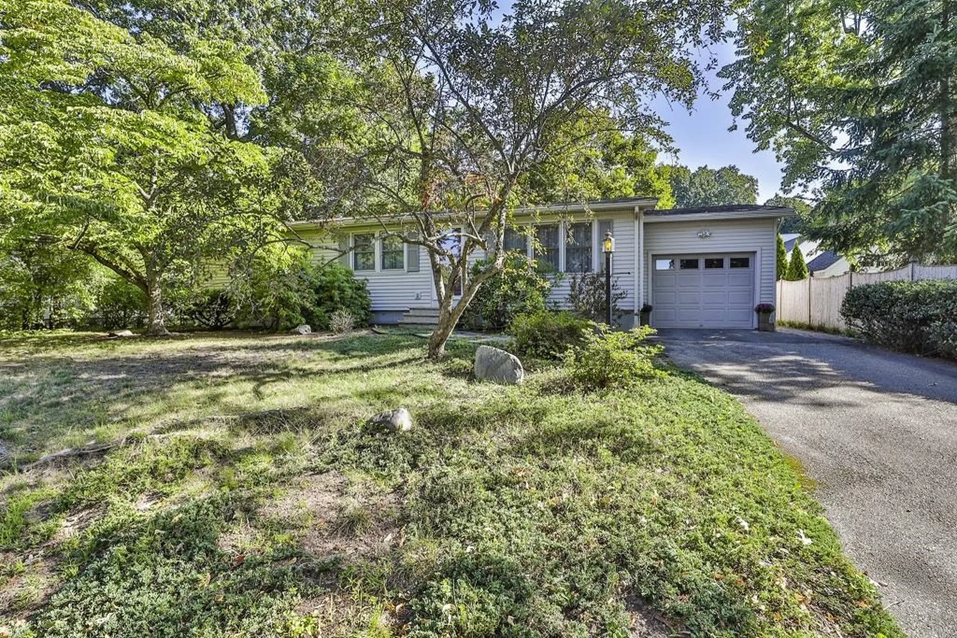 12 Harris Street Nashua NH 03060