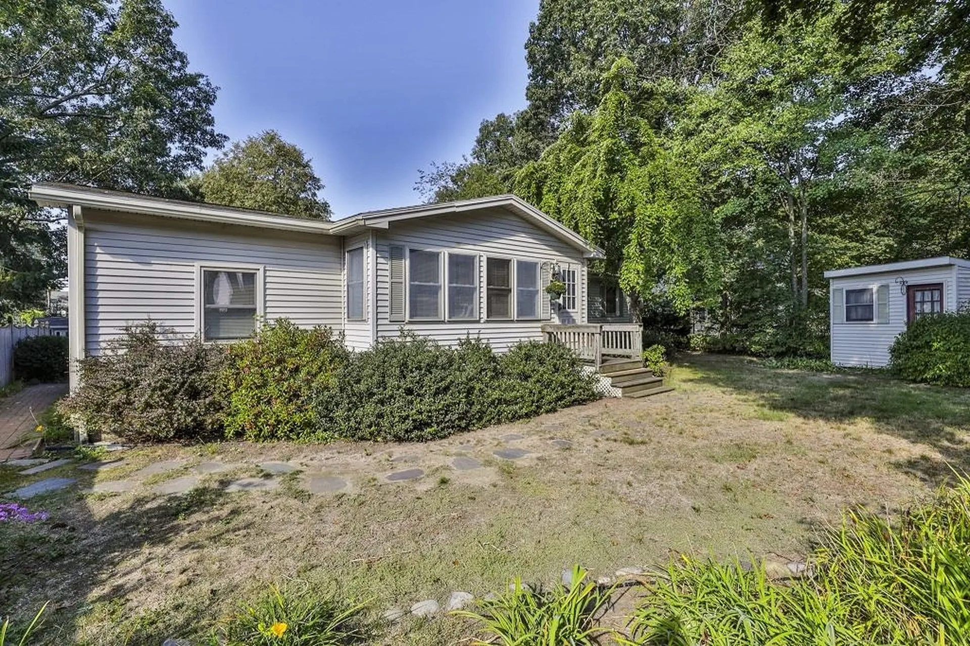 12 Harris Street Nashua NH 03060