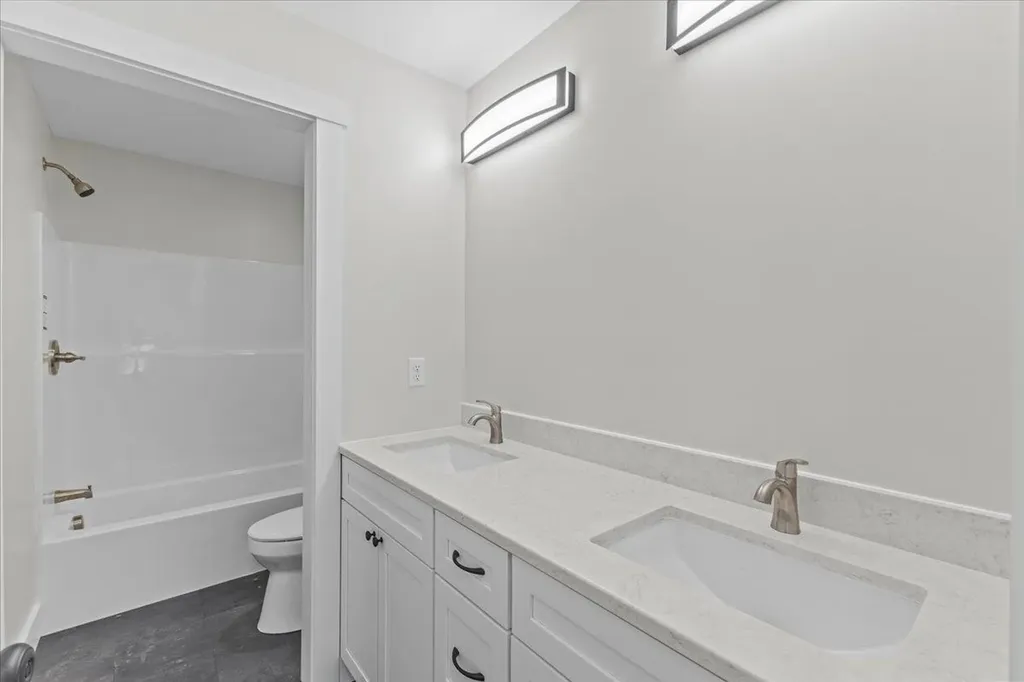 91 Ernest Way Hinesburg VT 05461