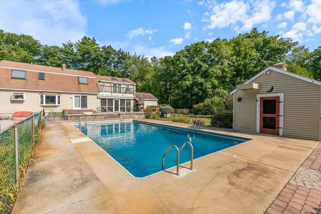 49 Robinson Road Bow NH 03304