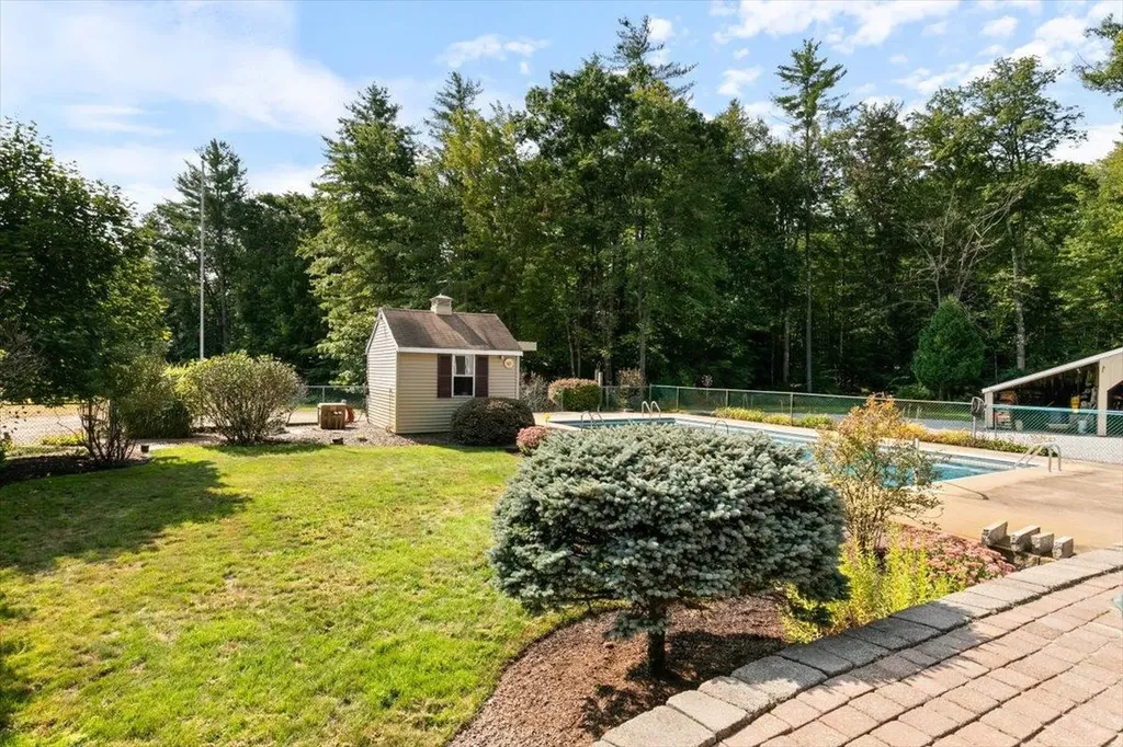 49 Robinson Road Bow NH 03304