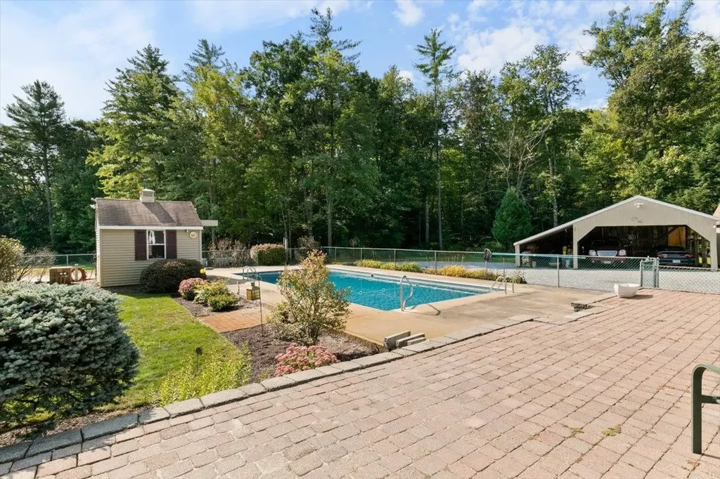 49 Robinson Road Bow NH 03304