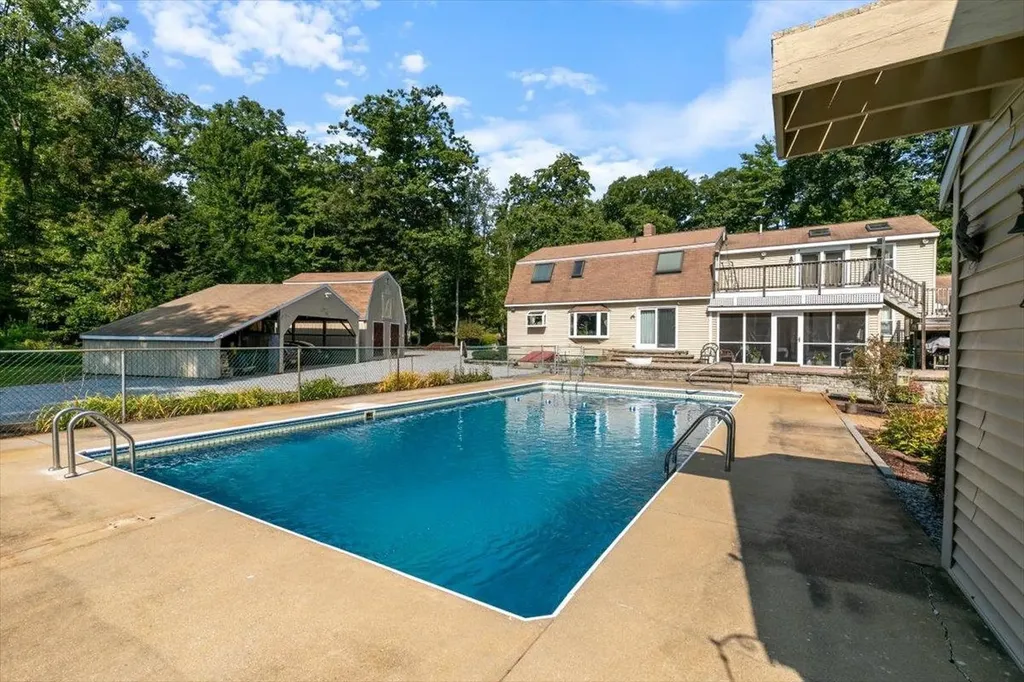 49 Robinson Road Bow NH 03304